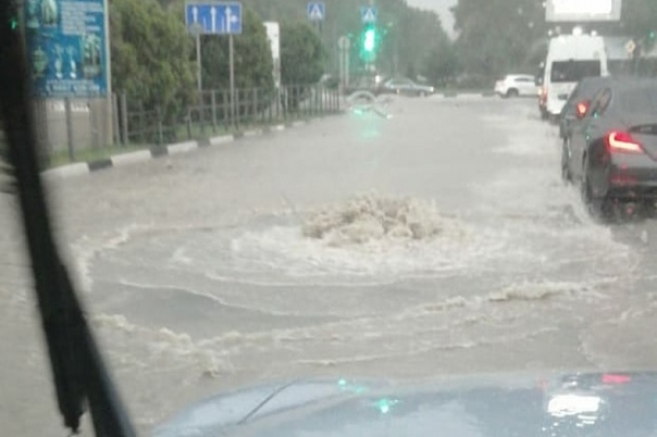 горные дороги после дождя. геленджик потоп 2022. ливень. ливень в сочи. наводнение в китае 2022 июнь.