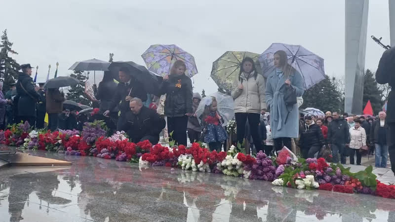 В Ейске возложили цветы на День Победы к вечному | Ейск