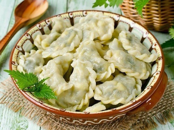 САМЫЕ ВКУСНЫЕ ДОМАШНИЕ ВАРЕНИКИ Любимое блюдо моего мужа!1. Вареники с вишней ИНГРЕДИЕНТЫ: Для теста: Мука 350 г Картофельный крахмал 1 ст. л. Яйца 1 шт. Вода 300 мл Соль 1 щепотка Для начинки: