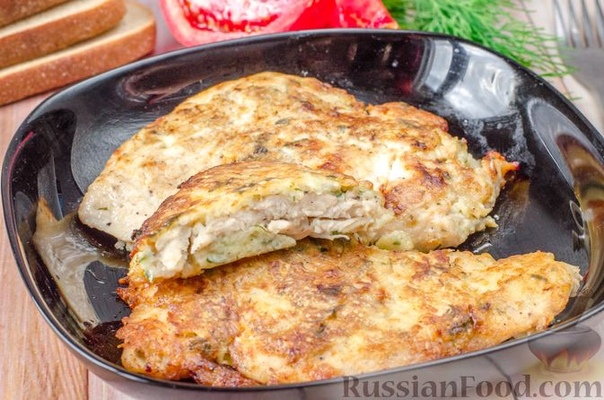 Куриные отбивные в картофельном кляре Куриное филе (грудки) - 800 гКартофель - 4 шт.Яйца - 2 шт.Лук репчатый - 1 шт.Чеснок - 2-3 шт.Майонез - 4 ст. ложкиСметана - 2 ст. ложкиМука пшеничная - 3