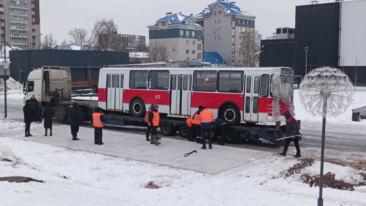 Новогодний подарок, памятник ЗИУ-682В, восстановленный в Волгограде на заводе ВЭТА, добрался до Твери Это картинка